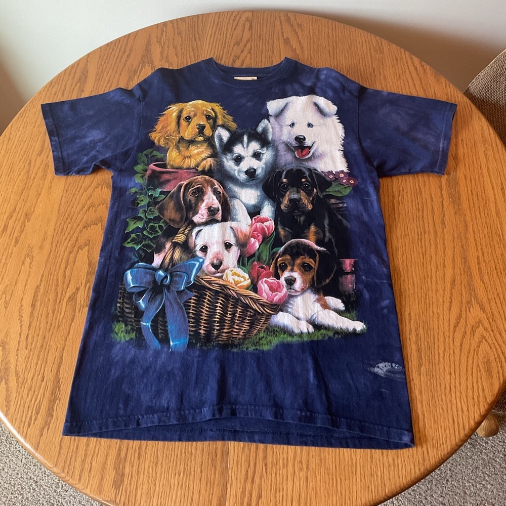 Women’s Stone Mountain Dog Lovers T-shirt, Size Medium.
